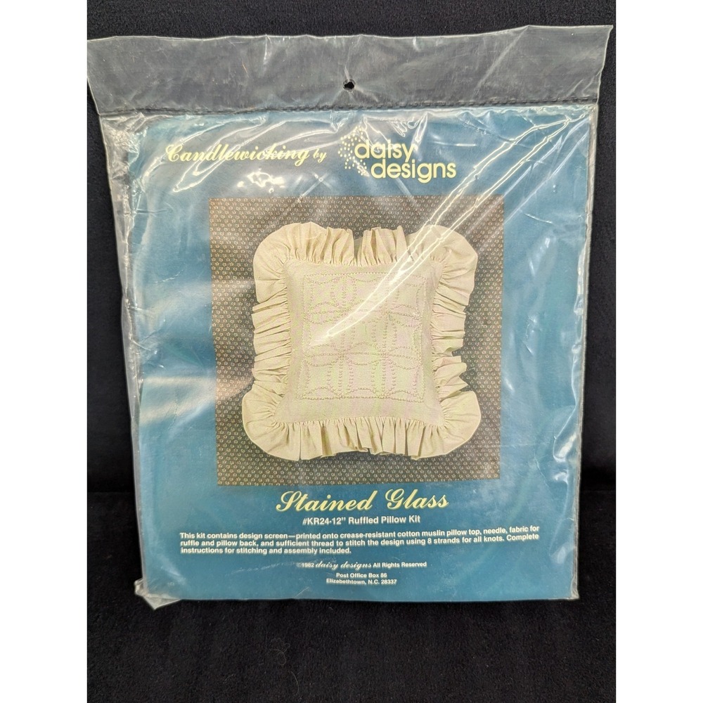 VTG 1982 Candlewicking Daisy Designs Stained Glass Ruffled Pillow Kit KR24-12 in